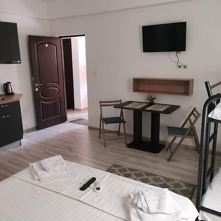 Hotel Ipsilanti Jászvásár Kültér fotó
