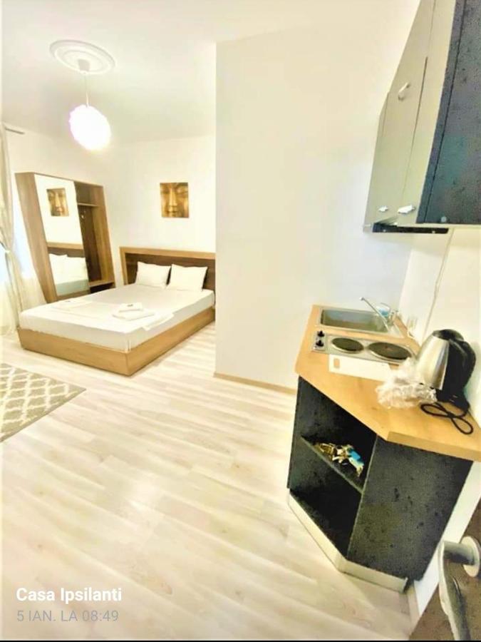 Hotel Ipsilanti Jászvásár Kültér fotó