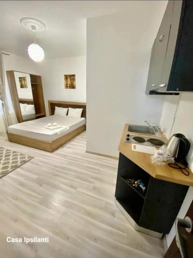 Hotel Ipsilanti Jászvásár Kültér fotó