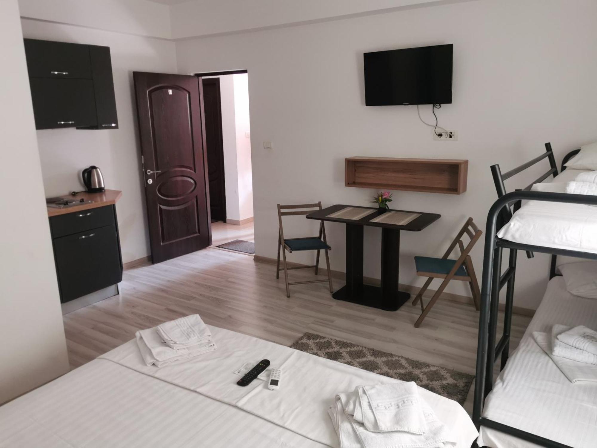 Hotel Ipsilanti Jászvásár Kültér fotó