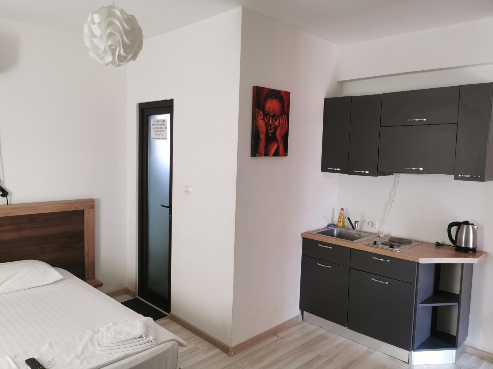 Hotel Ipsilanti Jászvásár Kültér fotó